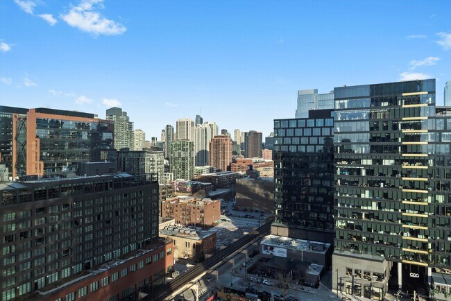 Building Photo - 164 N Peoria St