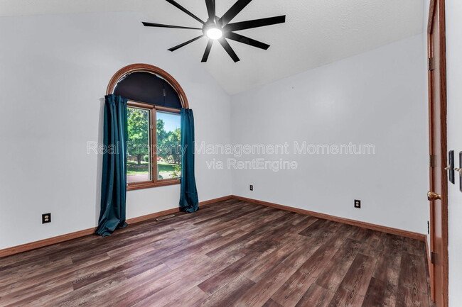 Building Photo - 514 N Ellen St