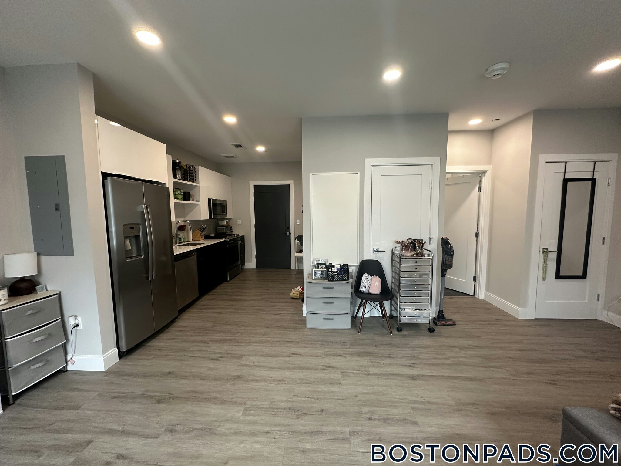 Building Photo - 656 Saratoga St