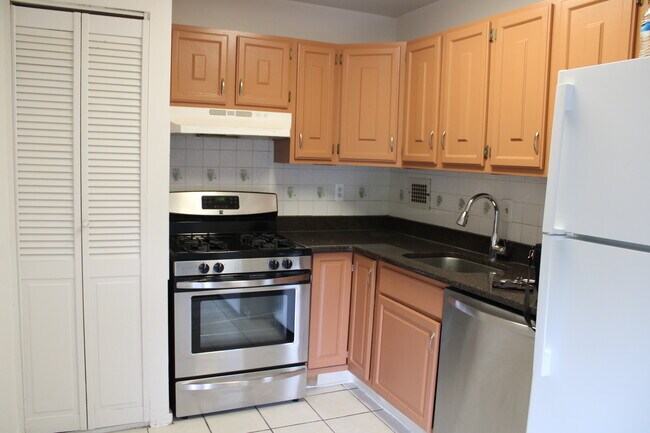 Building Photo - 6145 Leesburg Pike