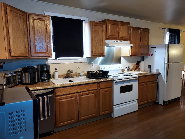 Building Photo - 127 S Main St