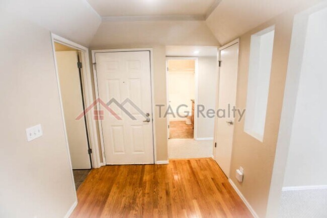 Building Photo - Charming 2 Bed 2 Bath Condo in Redmond
