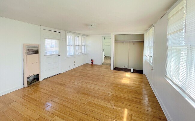 Building Photo - 3 bed in Nickerson with large fenced yard