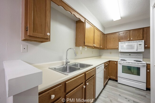 Building Photo - "Charming 2-Bed, 2-Bath Duplex in Prime Franklin Locale – Spacious 1,464 Sq Ft!"