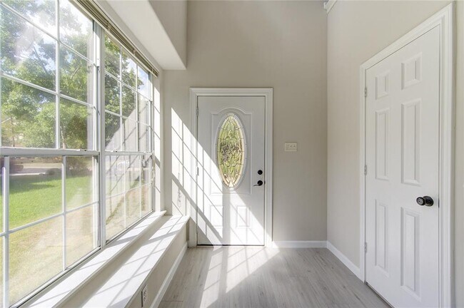 Building Photo - 15 Ledgestone Pl