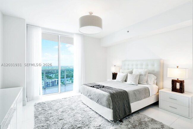 Building Photo - 2711 S Ocean Dr