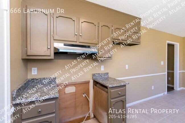Building Photo - 2666 Laburnum Dr