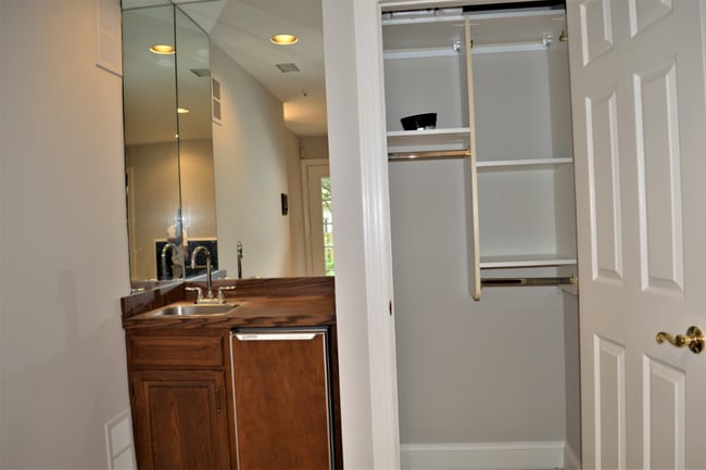 Building Photo - Large Townhouse 3 Bedroom 2 Full Baths and...