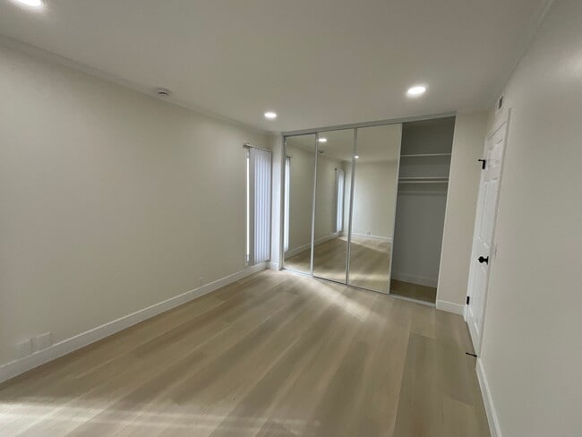 Building Photo - Villa Pacific: Remodeled 2 Bedroom 1.5 Bath Attached Townhouse,