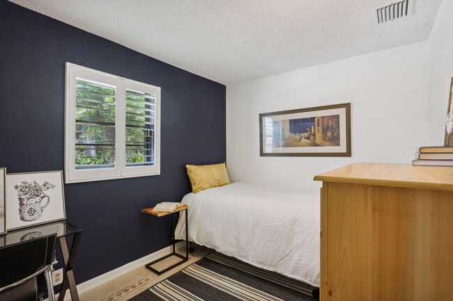 Building Photo - 3101 Pierson Dr