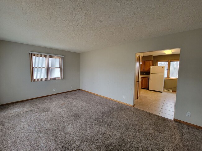 Building Photo - 4 Bed 2 Bath house for Rent!