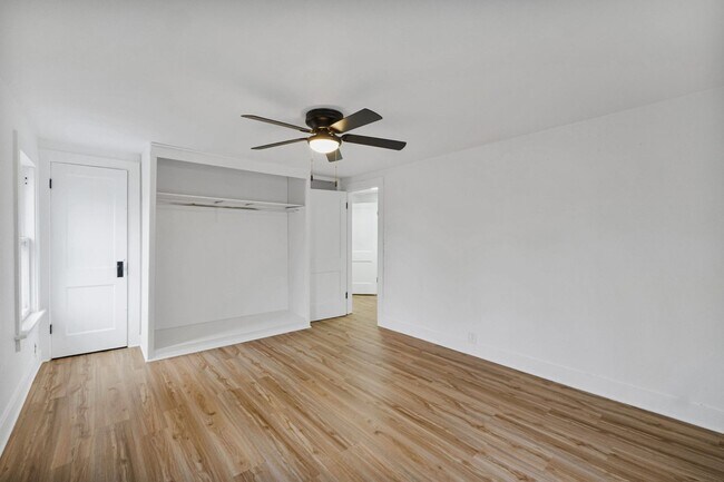 Building Photo - NEW UPDATED 2 BEDROOM HOME!