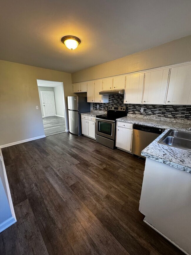 Building Photo - 2 Bed/1 Bath Great Hermitage Location – Spacious Home with Easy Nashville Commute