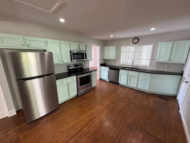 Building Photo - Ooltewah 3 Bedroom 2.5 Bath! Pet Friendly! Housing Vouchers Accpeted!