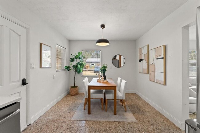 Building Photo - 314 W Alva St