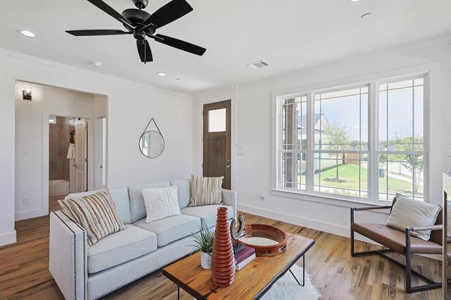 Building Photo - 518 Woodside Trl