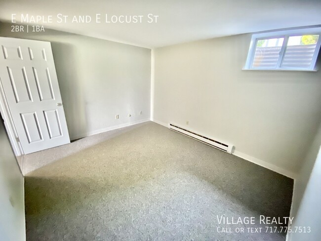 Building Photo - Remodeled 2-Bed with eat-in kitchen! Conve...