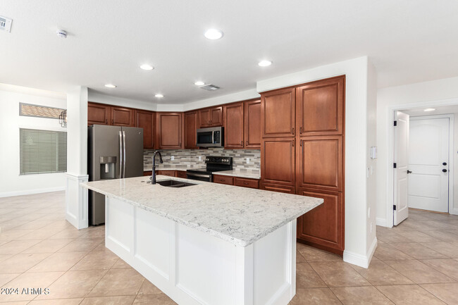 Building Photo - 7217 W Crest Ln