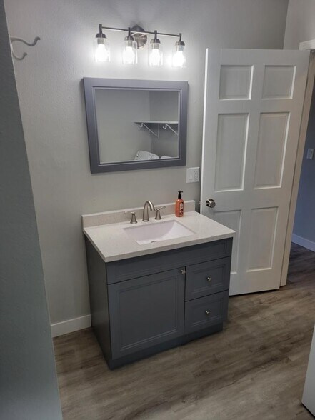 Building Photo - 1122 Valley St