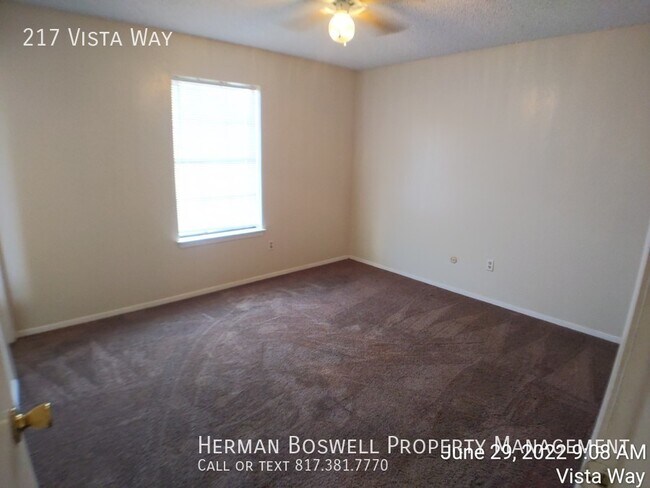 Building Photo - 217 Vista Way
