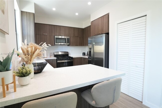 Building Photo - 211 SE 4th St