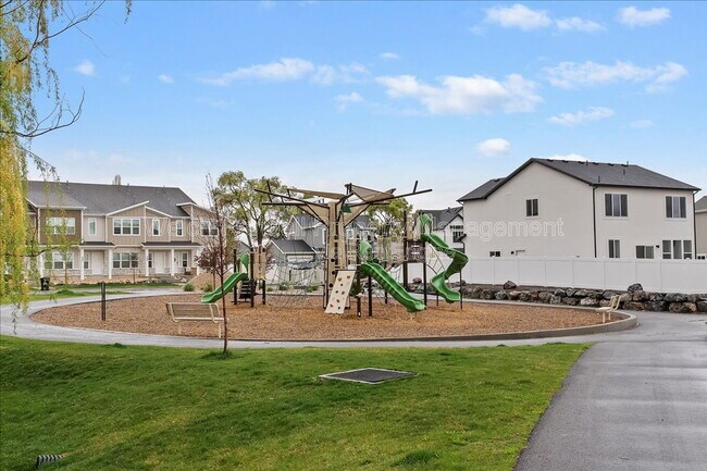 Building Photo - 1045 N 200 W