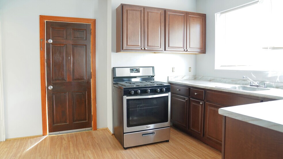 Building Photo - 3406 Beechwood Blvd