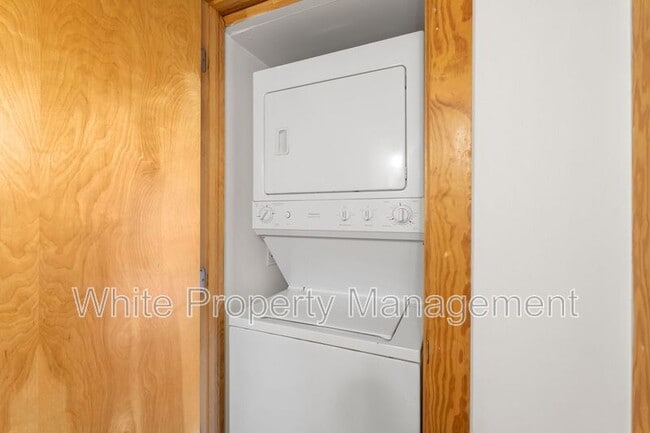 Building Photo - 3205 N Davidson St