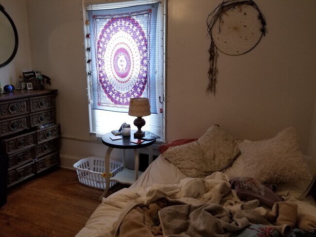 Building Photo - 669 Price St