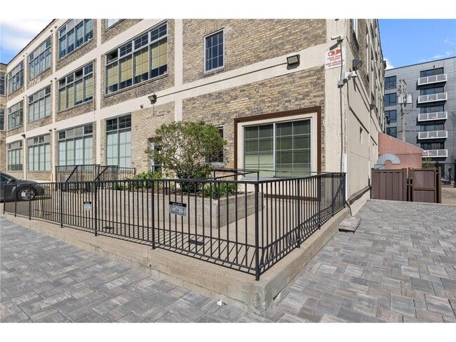 Building Photo - 918 N 3rd St