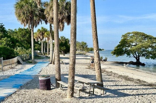 Building Photo - 6328 S Renellie Ct