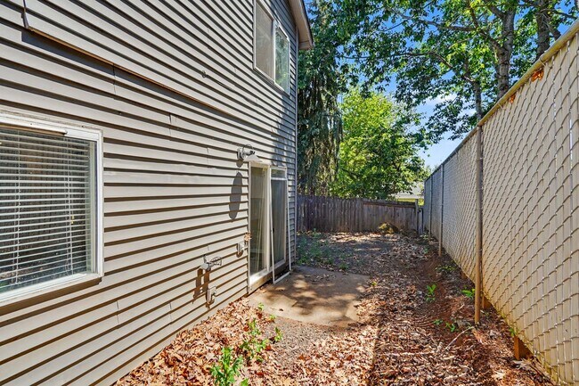 Building Photo - 5260-5262 Springcrest Drive