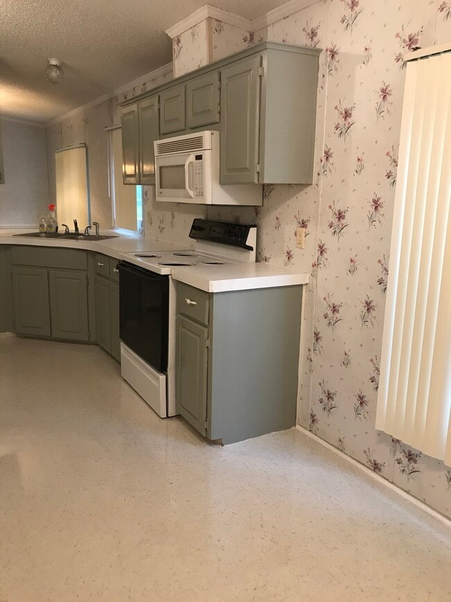 Building Photo - 6213 FL-47