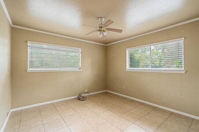 Building Photo - 214 W Strickland St