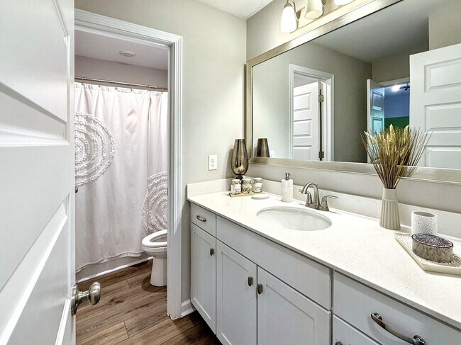 Building Photo - 524 Harbour Pointe Dr
