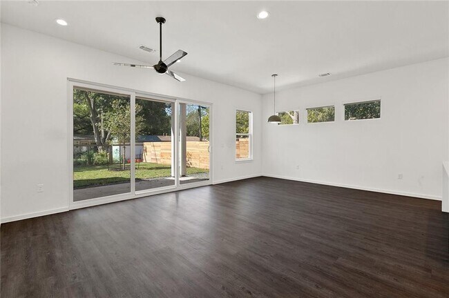 Building Photo - 603 Bissonet Ln