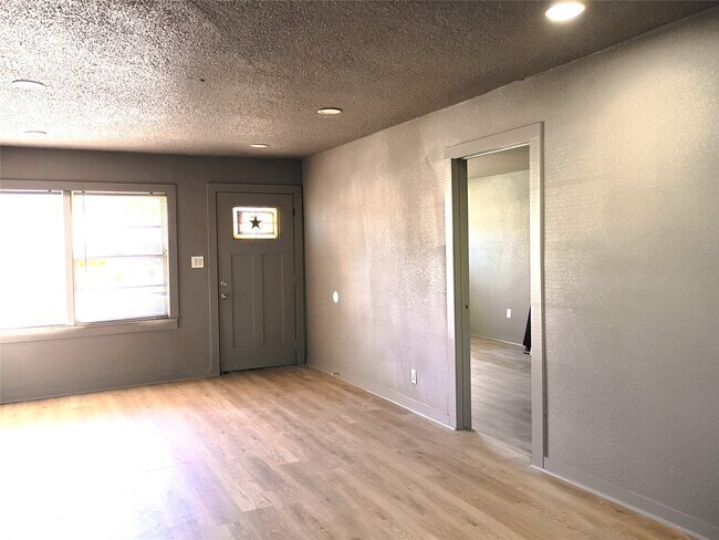 Building Photo - 5617 Malmedy Rd