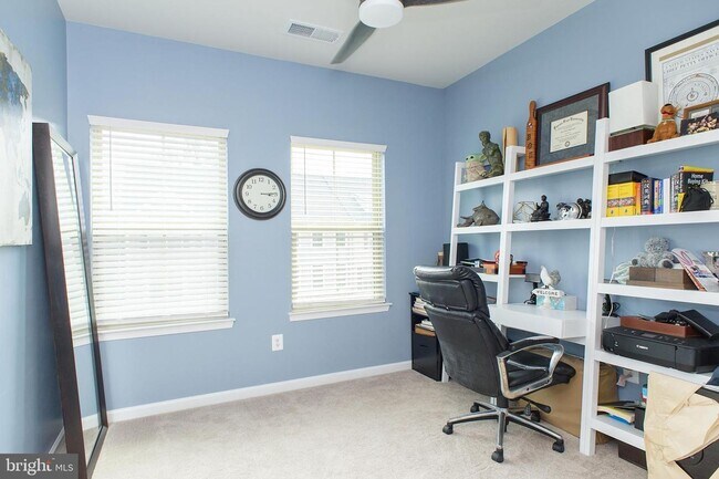 Building Photo - Stunning 3bd 2.5bth townhome in the Pondview community in Millersville.