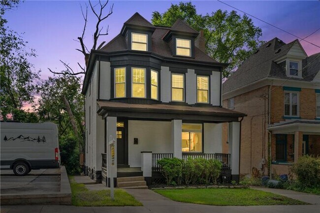 Building Photo - 220 Dewey St