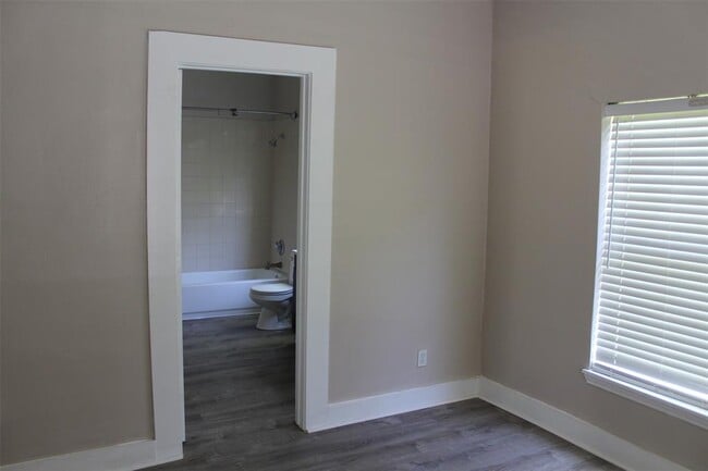 Building Photo - 23923 S Wildwood Dr