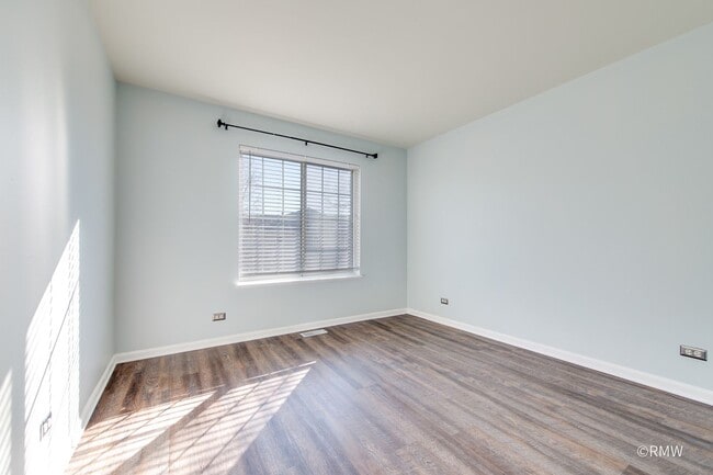 Building Photo - 27 Monarch Dr