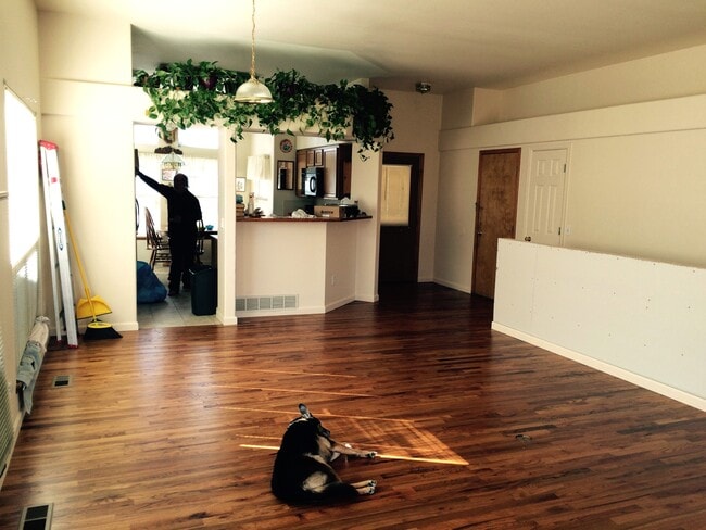 Building Photo - 1434 S Canoe Creek Dr