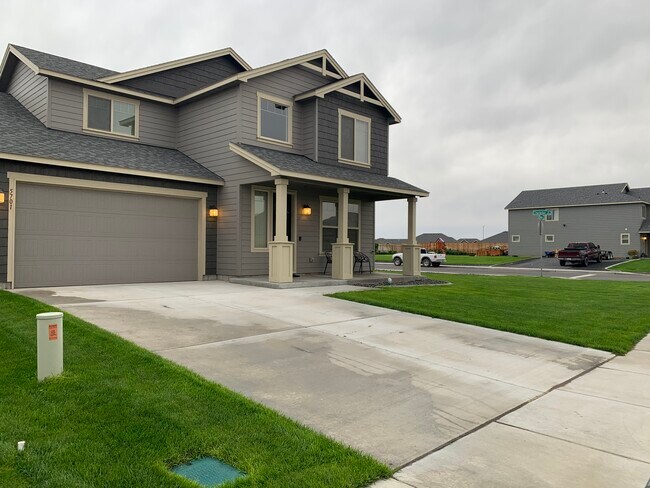 Building Photo - Pierre