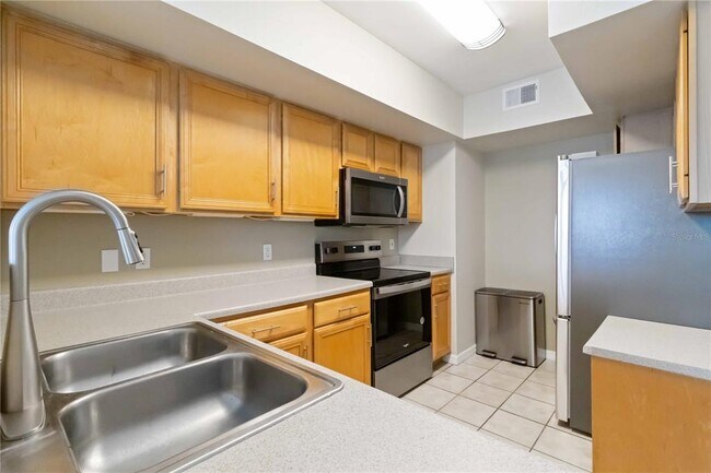 Building Photo - 1050 Villagio Cir