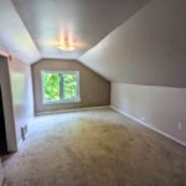 Building Photo - 1307 N 20th Ave E