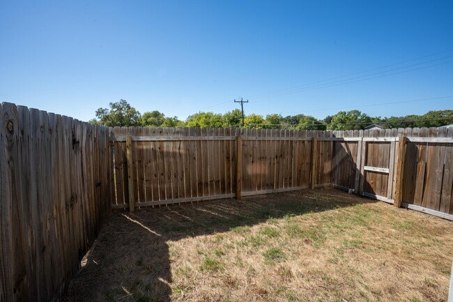 Building Photo - 6934 Crestway Dr