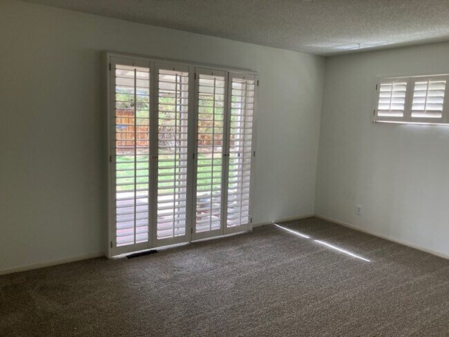 Building Photo - One level home in old Southwest Reno