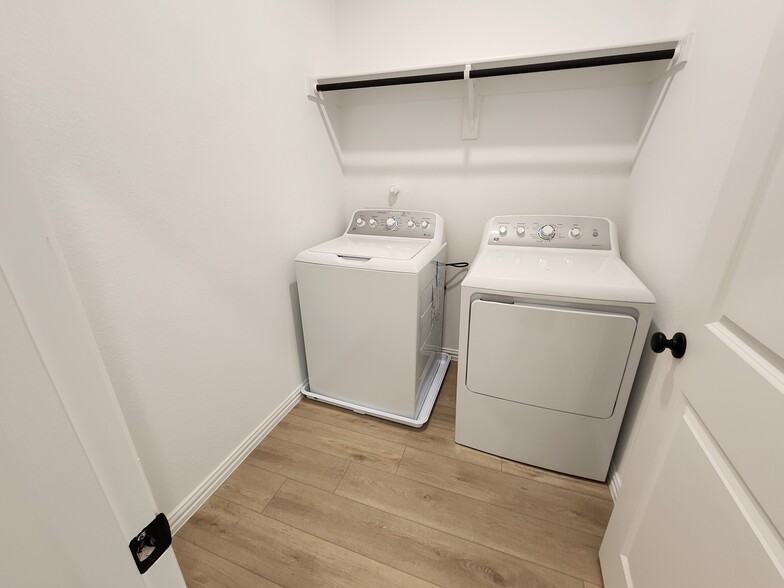 Building Photo - 632 Blue Ridge Dr