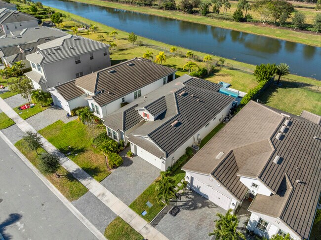 Building Photo - 15474 Goldfinch Cir