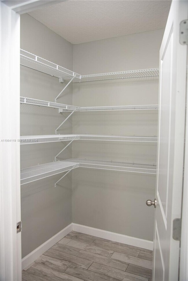 Building Photo - 105 Lacewing Pl